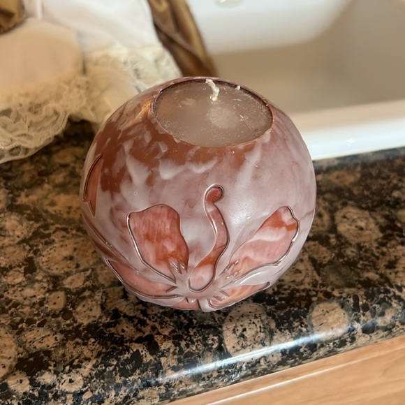 💕Cute candle 💕 - Picture 2 of 3